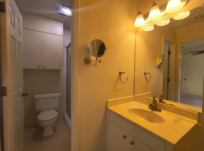 Foto del edificio - 2 bed/2 bath home in a great location, AVAILABLE NOW!