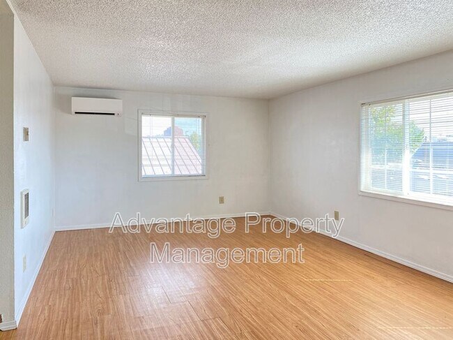 Building Photo - 975 NW Garfield Ave