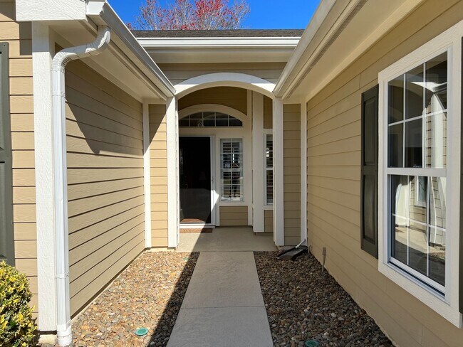Building Photo - Two Bedroom, Two Bath UNFURNISHED Home in ...