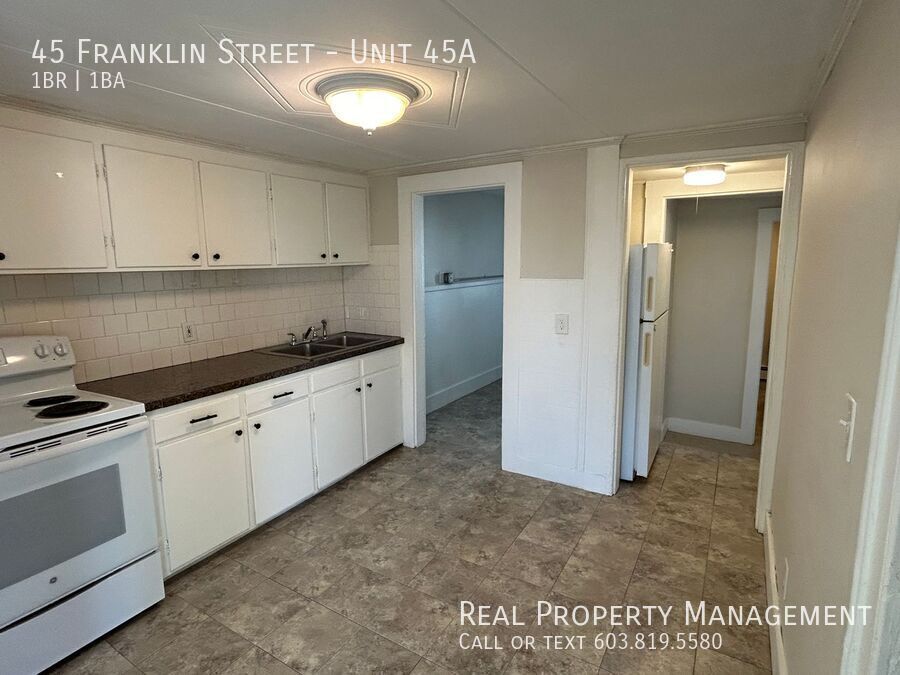 Primary Photo - One Bedroom Apartment with Office Space an...