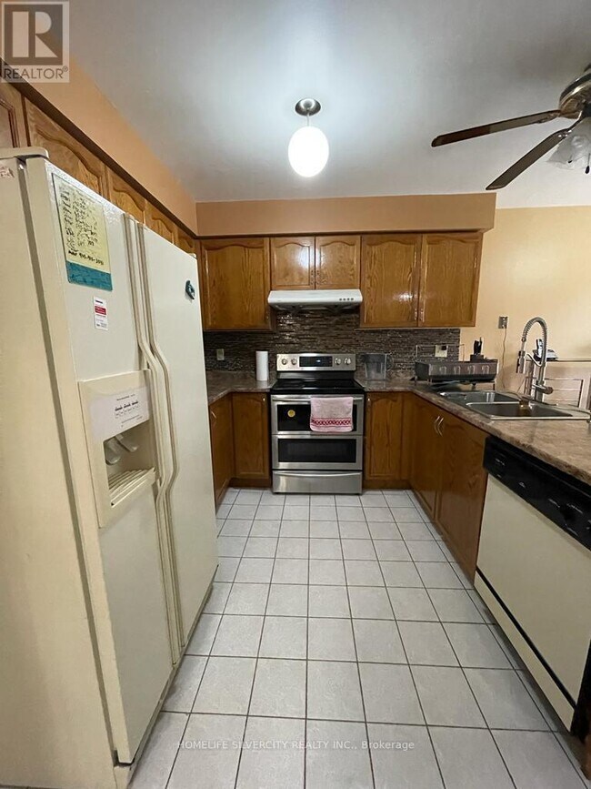 Building Photo - UPPER FLOOR - 12' BUTTERCUP LANE