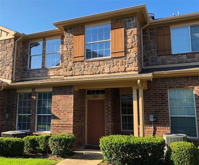 Building Photo - 2206 Canterbury Park Dr