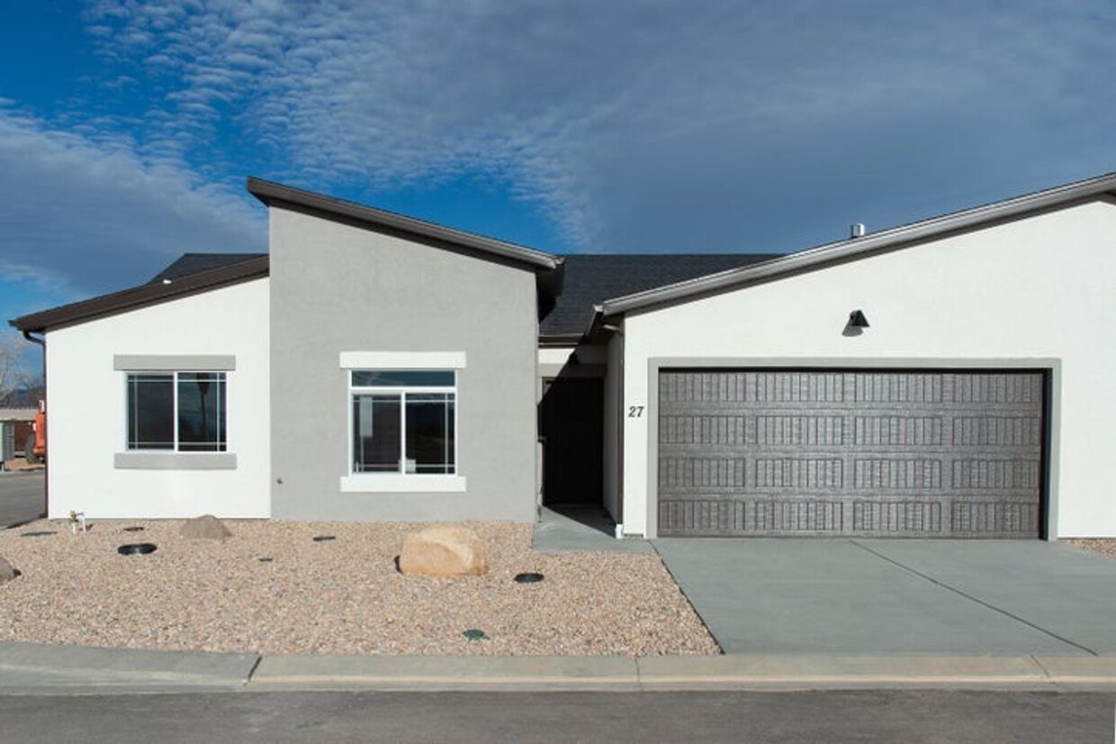 Primary Photo - Newer 3 bedroom, 2 bath, one level home in...