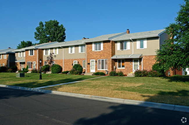 Foto del edificio - North Maplewood Townhomes