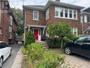 Building Photo - 926 Avenue Rd