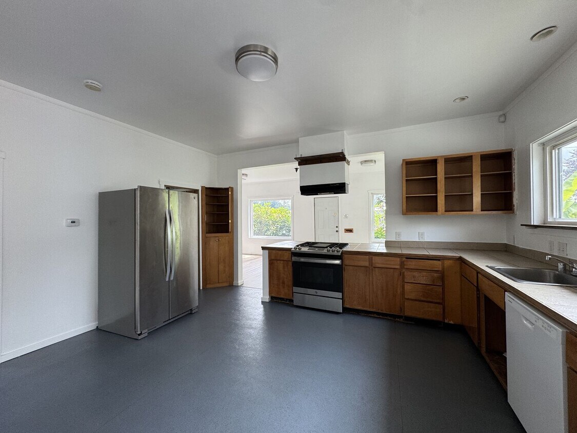 Primary Photo - 2 BD 1 BA home with easy transit
