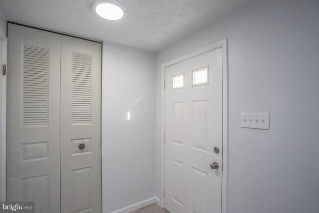 Foto del edificio - 8051 Orange Plank Rd