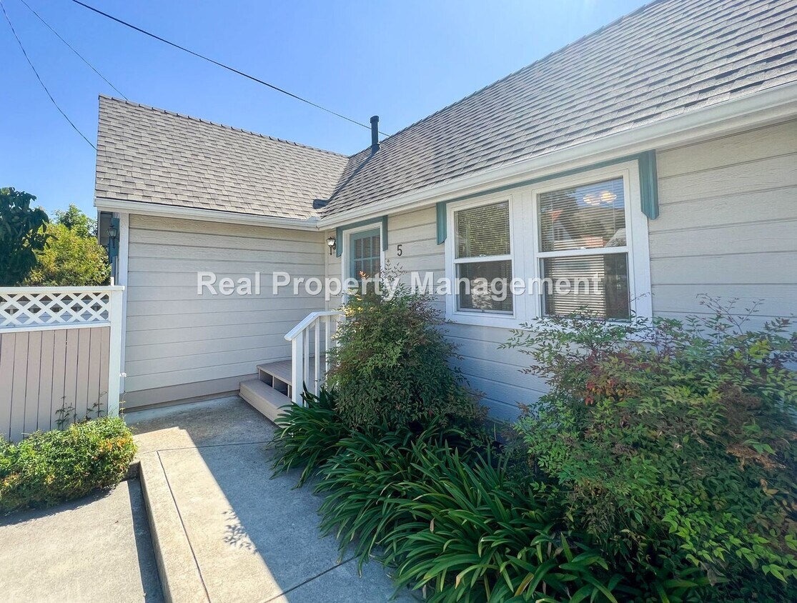 Primary Photo - 969 Pismo Street