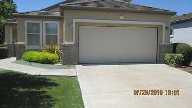 Building Photo - 451 Edgewood Dr