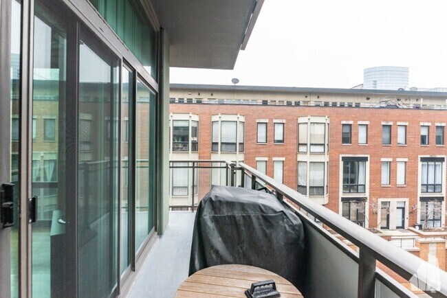 Building Photo - 650 W Wayman St