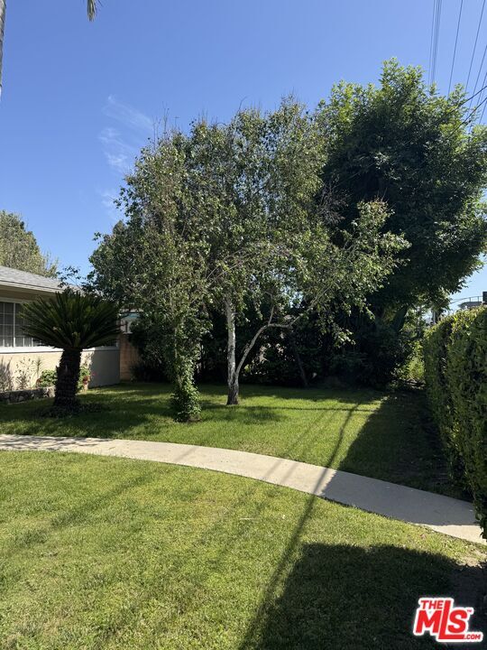 Foto del edificio - 5412 Hazeltine Ave