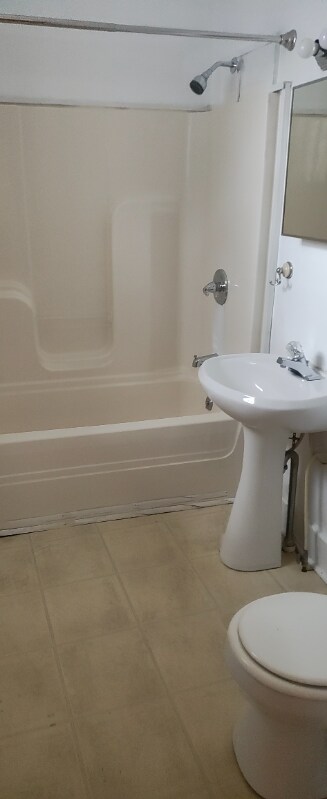 Building Photo - 533 Martin St