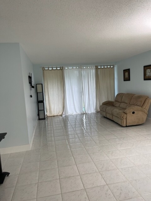Foto principal - 1780 NE 191st St