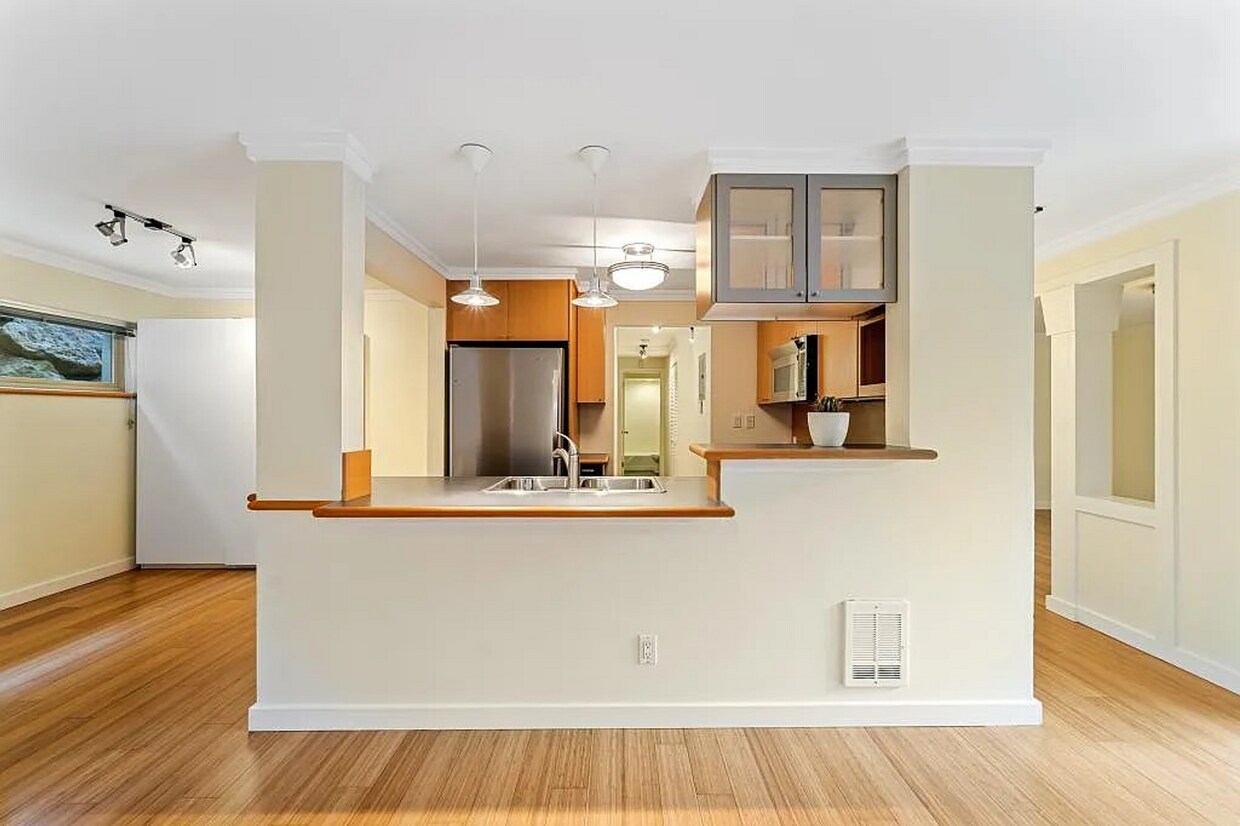 Foto principal - 2Bd/1Ba Seattle Condo