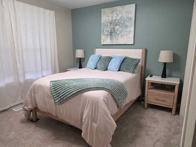 Building Photo - 630 Hamlin Pl