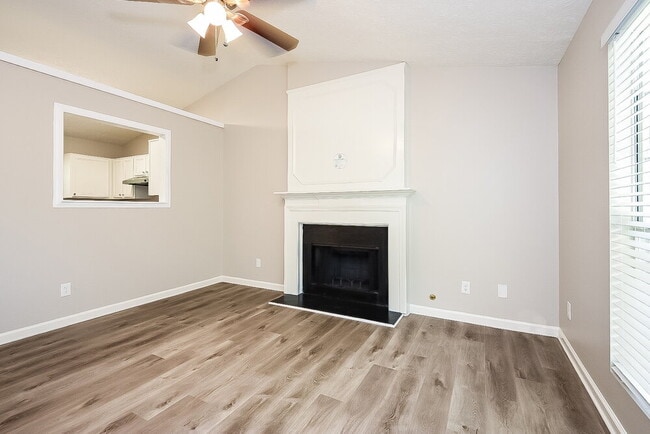 Foto del edificio - 3716 Crescent Hill Ln