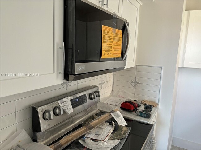 Building Photo - 1121 SW 122nd Ave