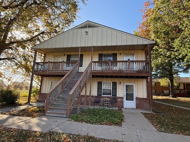 Building Photo - STUDIO Apartment Available