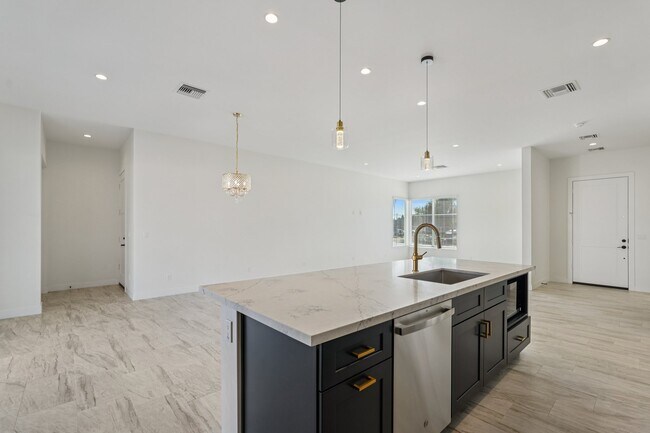 Foto del edificio - 910 E Roma Ave