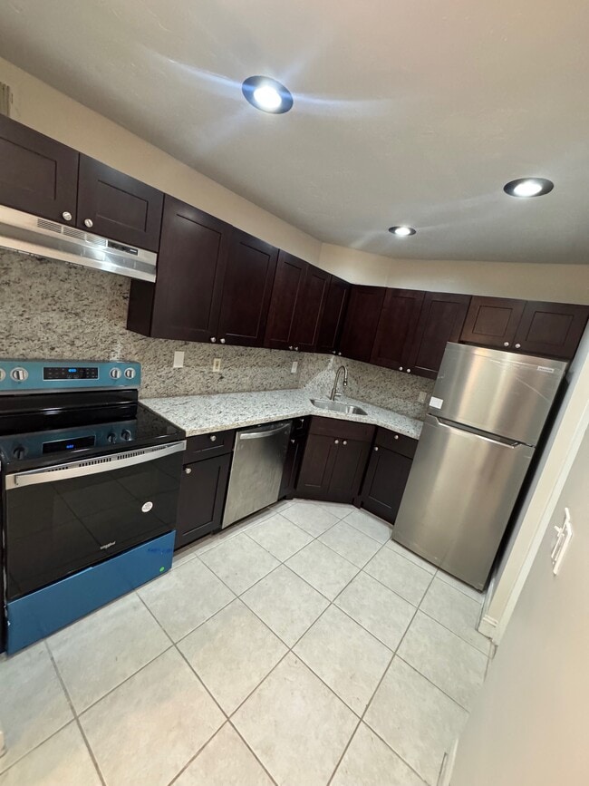 Building Photo - 3115 Oakland Shores Dr
