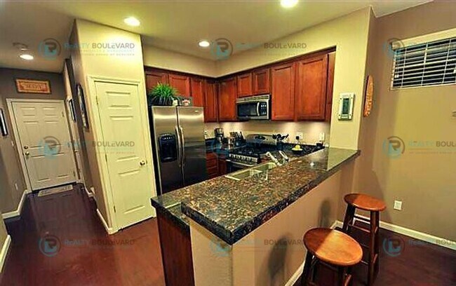 Foto del edificio - Move in special: 1/2 Month free!!! Great 3...