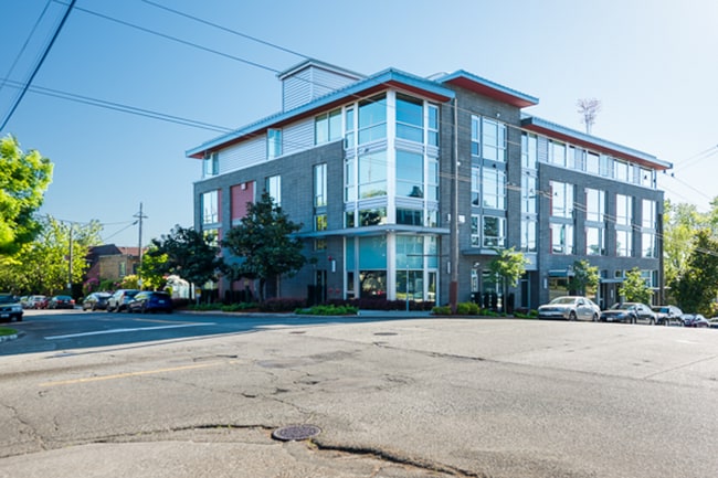 Building Photo - 1321 E John St