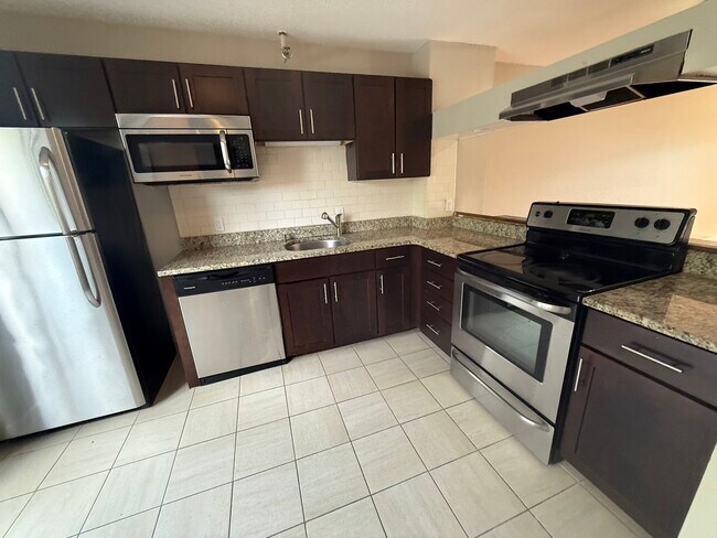 Foto del edificio - 154 North Beacon St