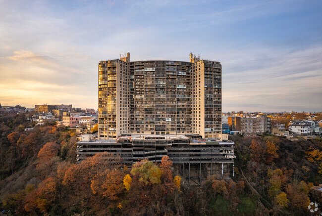 Building Photo - Troy Towers