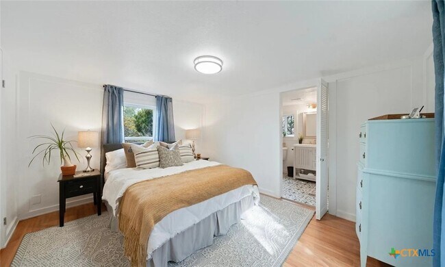 Foto del edificio - 1219 Songbird Dr