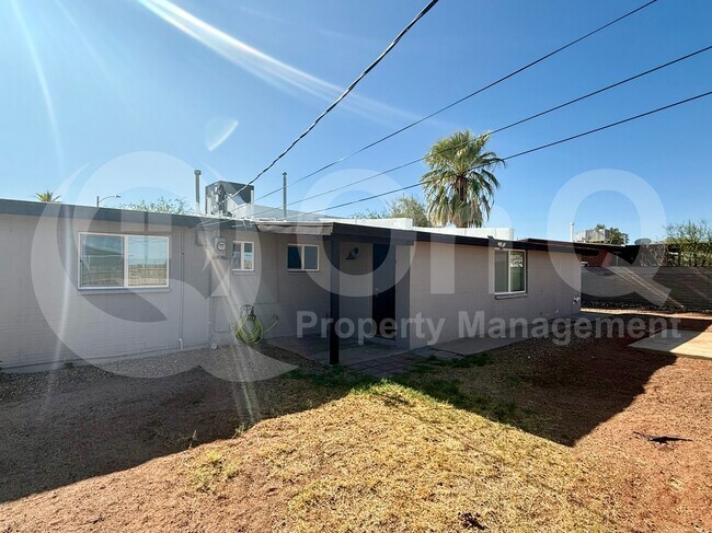 Foto del edificio - 518 S Mann Ave