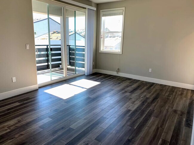 Building Photo - 659 Blackbury Ln