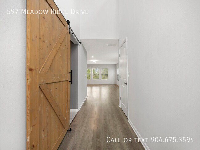 Foto del edificio - 597 Meadow Ridge Dr