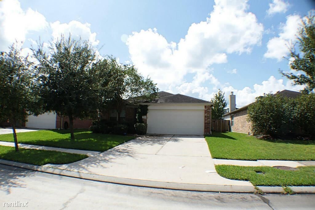 2733 Foster Hill Dr, Kingwood, TX 77345 House for Rent in Kingwood