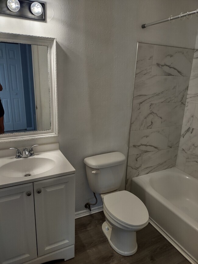 Foto del edificio - 399 Manly Ave