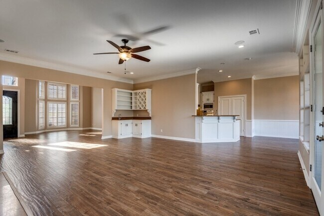 Foto del edificio - 529 Chippendale Dr