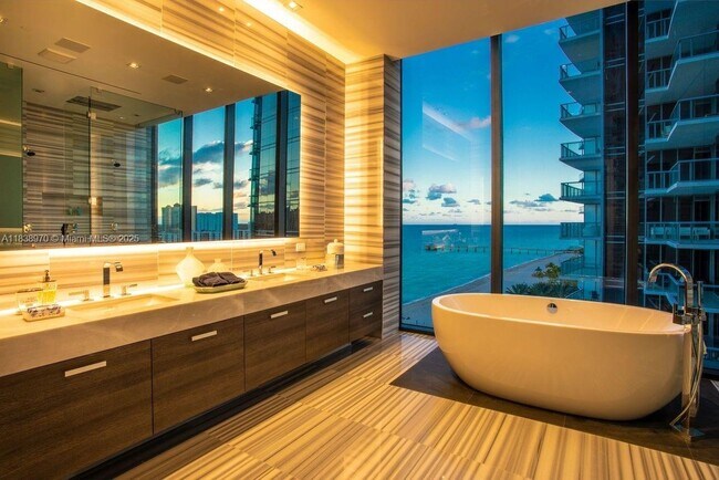 Foto del edificio - 17141 Collins Ave