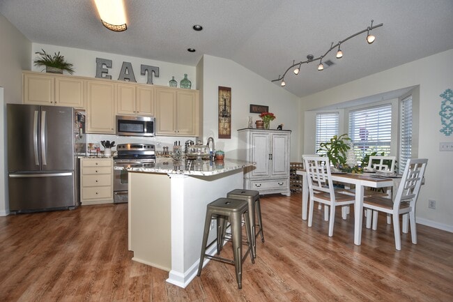 Building Photo - 5900 Mossy Oaks Dr