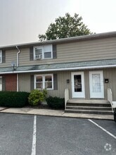 Building Photo - 611 Lincoln Way W