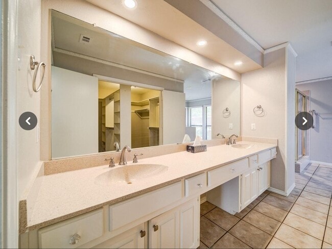 Building Photo - 3 Bedroom 2 Bath Single Family Home in Dallas