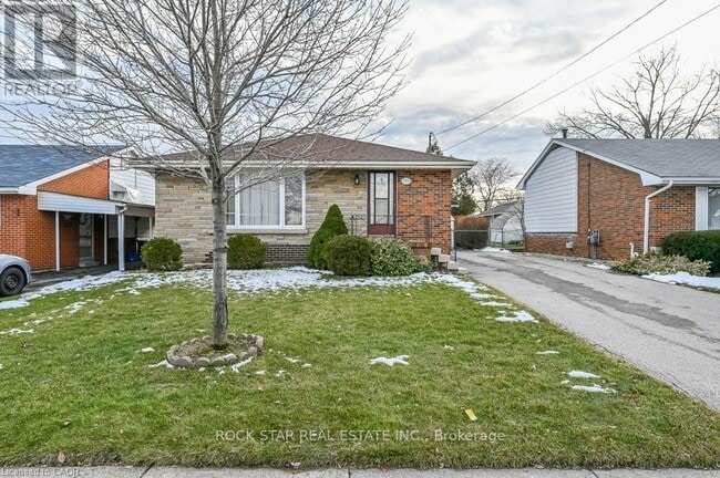 Building Photo - 158 Fennell Ave E