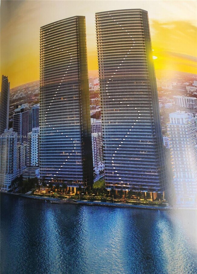 Foto del edificio - 700 NE 24th St