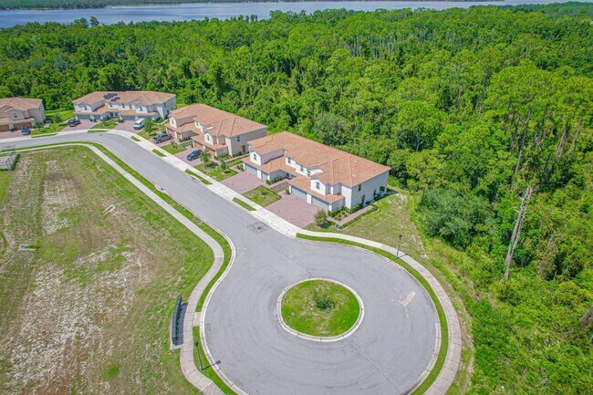 Building Photo - 695 Bay Leaf Dr