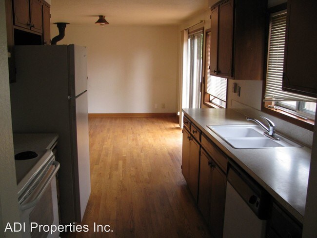 Building Photo - 3 br, 1.5 bath House - 1005 SW Tropicana Ave.