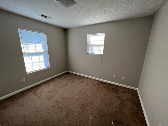 Building Photo - 461 Radnor St