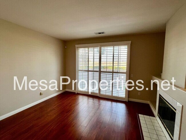 Foto del edificio - 1042 N. Turner Ave.