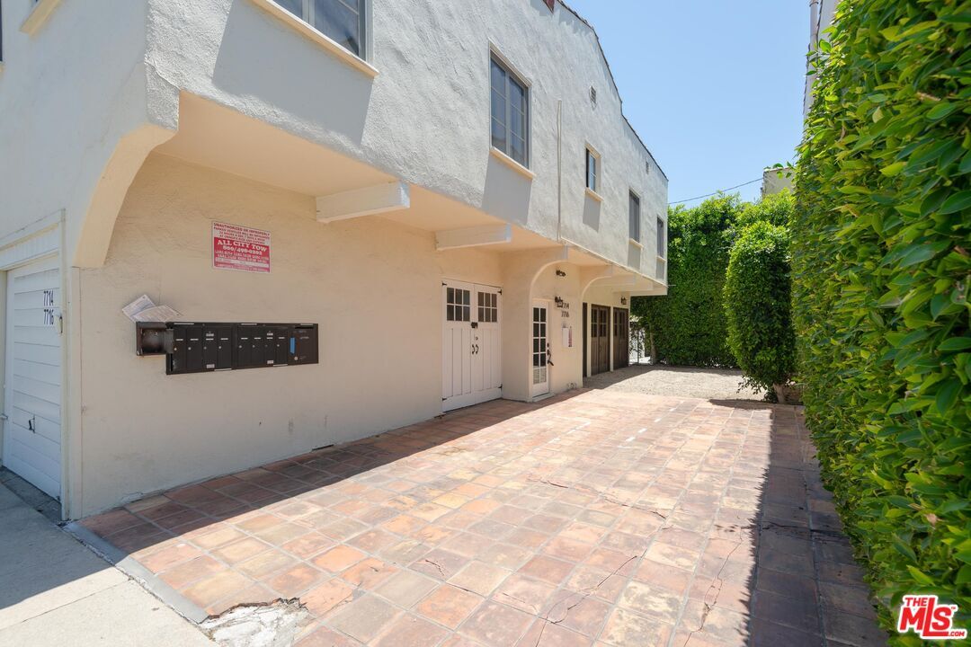 Building Photo - 7714 Rosewood Ave