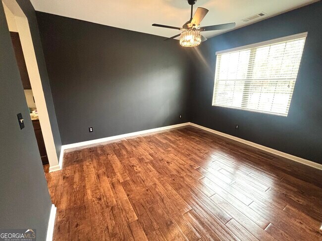 Foto del edificio - 8389 Regent St