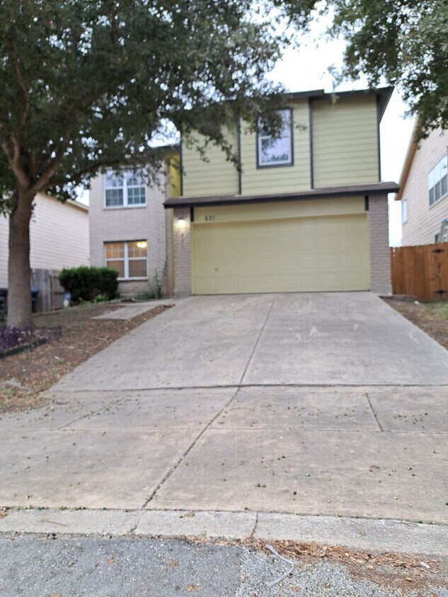 Foto principal - Newly Renovated Two-Story San Antonio Rent...