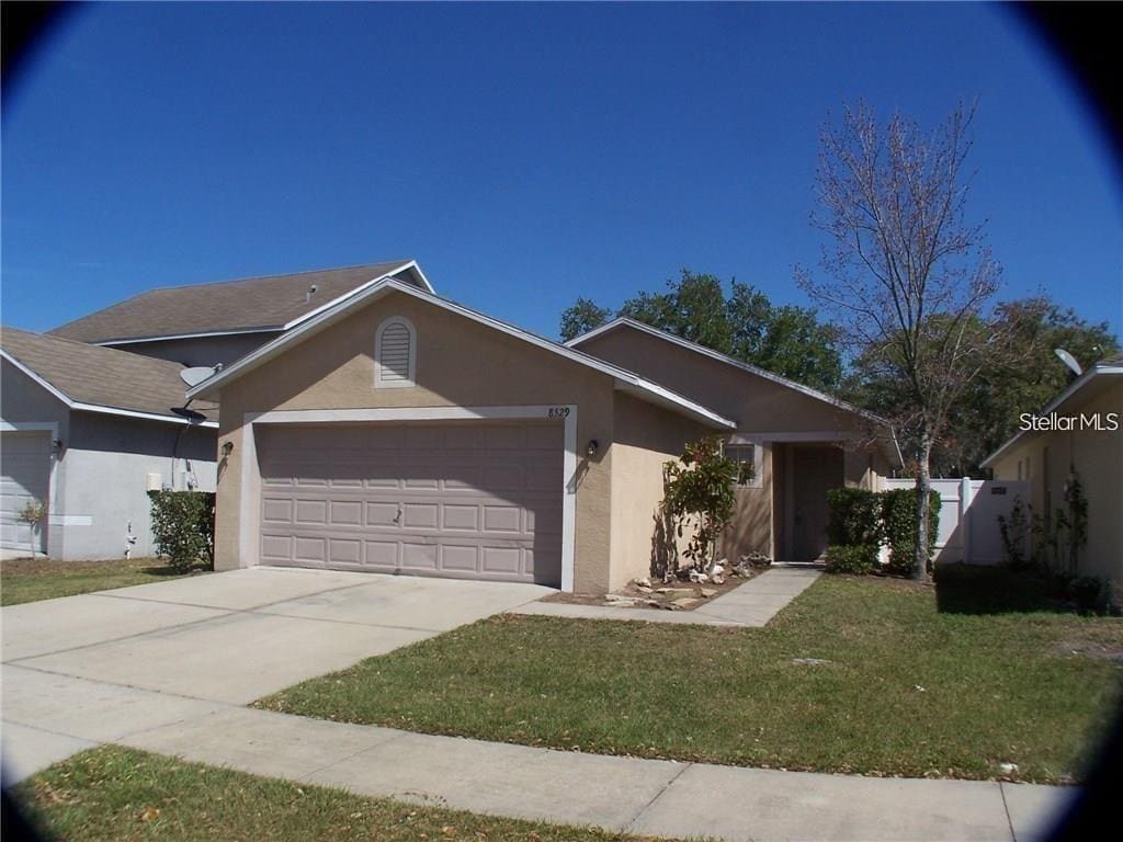 Foto principal - 8529 Deer Chase Dr