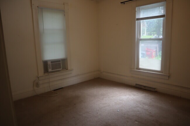 BEDROOM - 420 S Lucas St